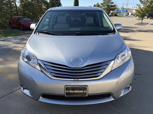 Used 2017 Toyota Sienna XLE image 8