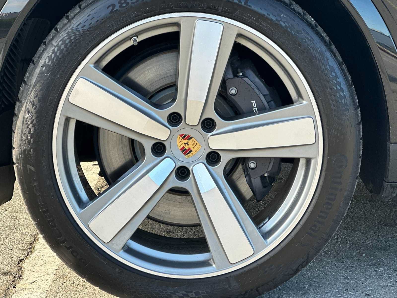 Certified 2024 Porsche Cayenne AWD/4WD image 28