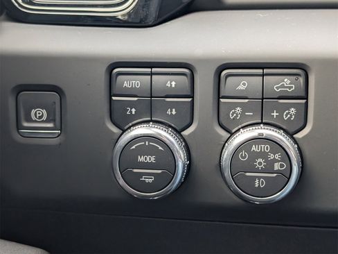 Certified 2025 GMC Sierra 2500 AT4 image 7