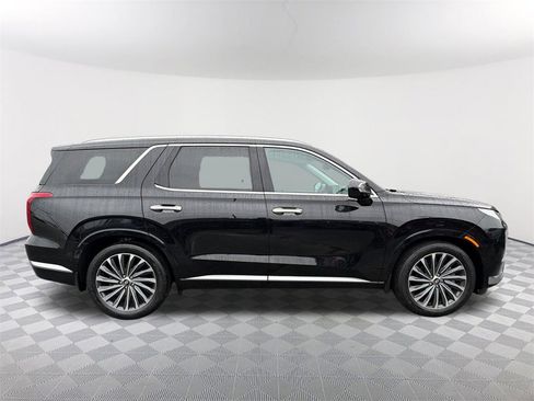 Used 2023 Hyundai Palisade Calligraphy w/ Winter Package image 4