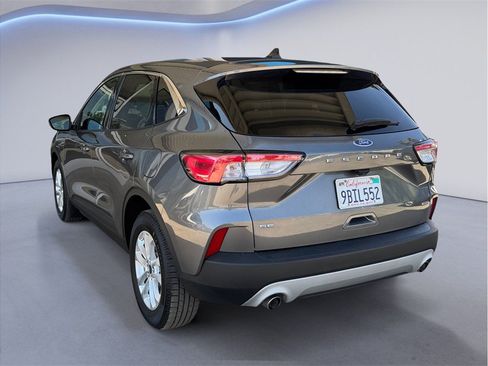 Used 2022 Ford Escape SE w/ Convenience Package FWD image 4