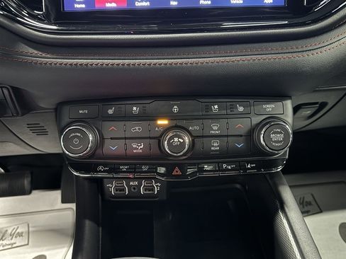 Used 2023 Dodge Durango GT AWD/4WD image 37