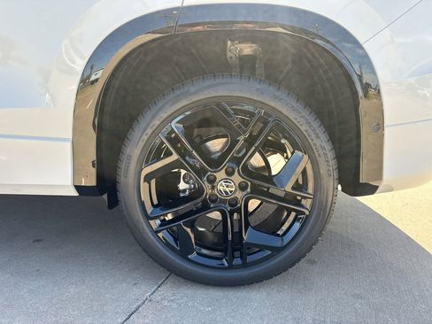 New 2026 Volkswagen Tiguan SE R-Line AWD/4WD image 7