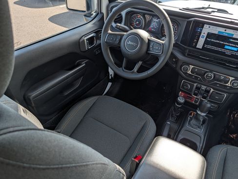 Used 2025 Jeep Wrangler Unlimited Sport AWD/4WD image 9