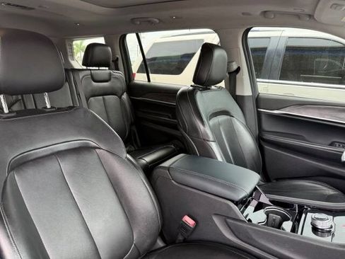 Used 2022 Jeep Grand Cherokee L Limited RWD image 12
