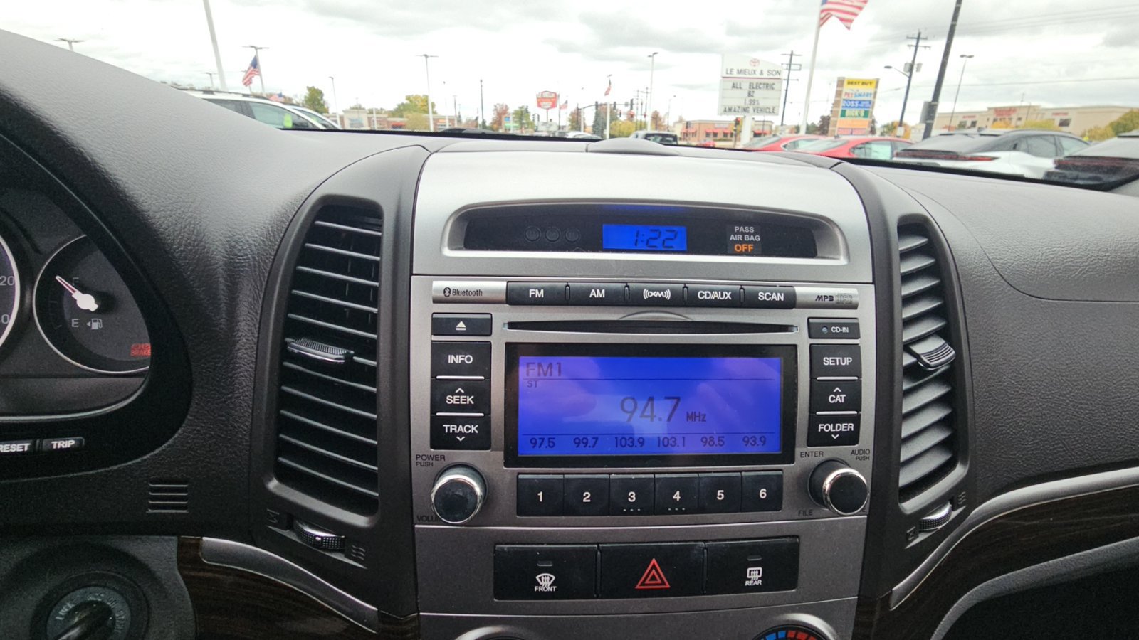 Used 2010 Hyundai Santa Fe GLS FWD image 17