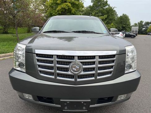 Used 2011 Cadillac Escalade ESV Premium AWD/4WD image 17