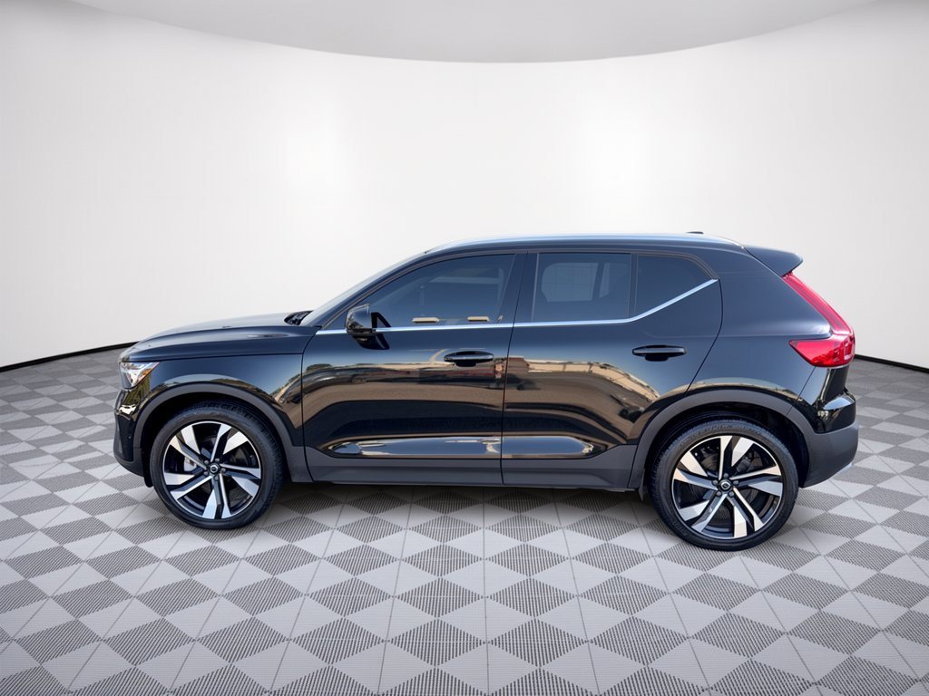 Used 2023 Volvo XC40 B5 Plus w/ Driver Assist Package AWD/4WD image 2