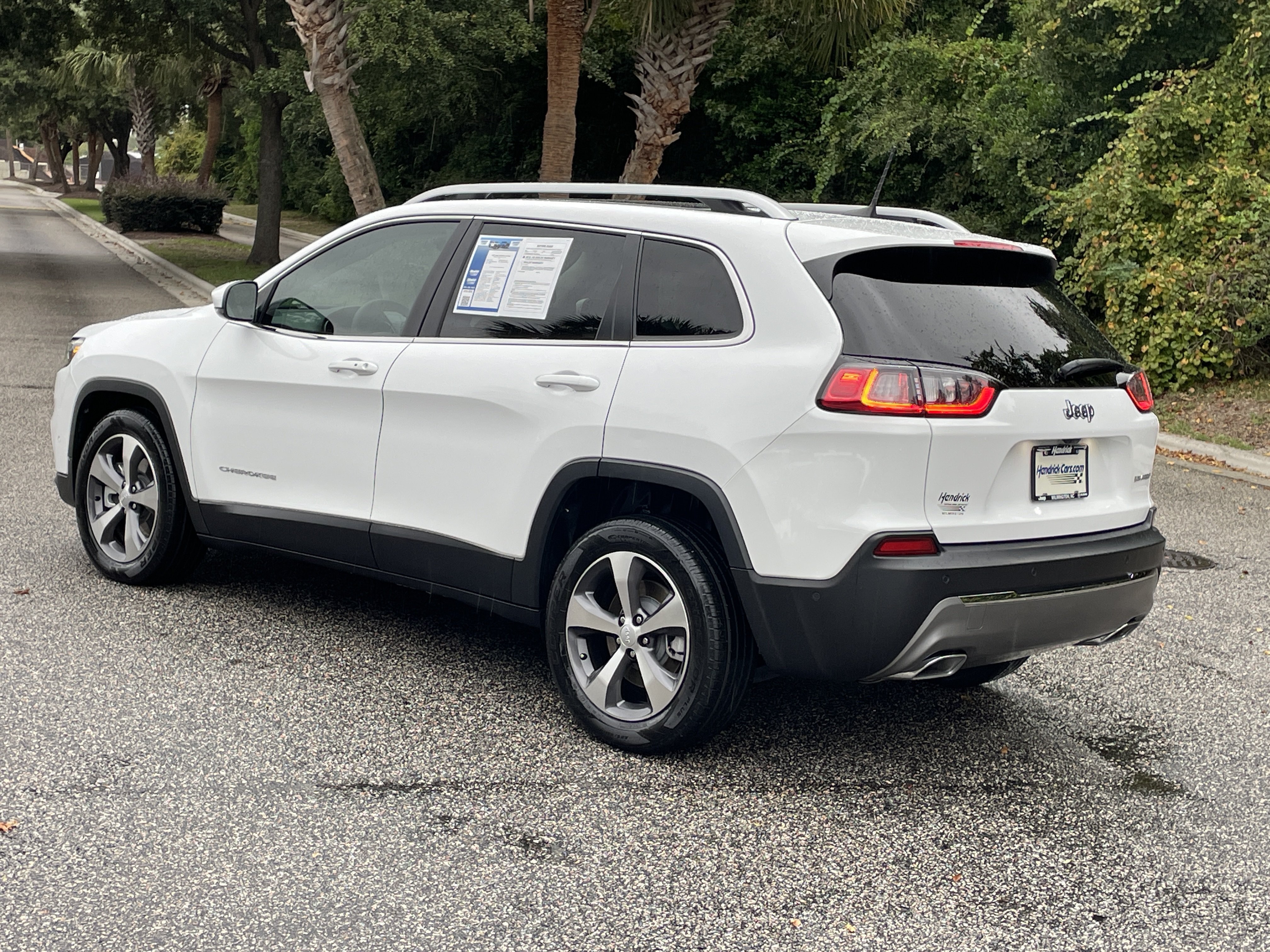 Used 2021 Jeep Cherokee Limited w/ Elite Package FWD image 7