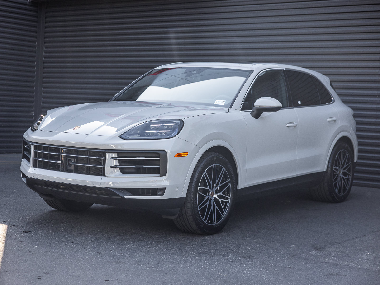 Certified 2025 Porsche Cayenne AWD/4WD image 1
