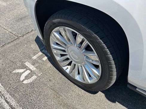 Used 2019 Cadillac Escalade ESV Platinum AWD/4WD image 12