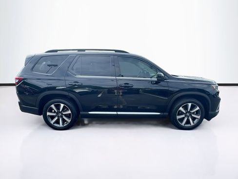 Certified 2025 Honda Pilot Touring image 10