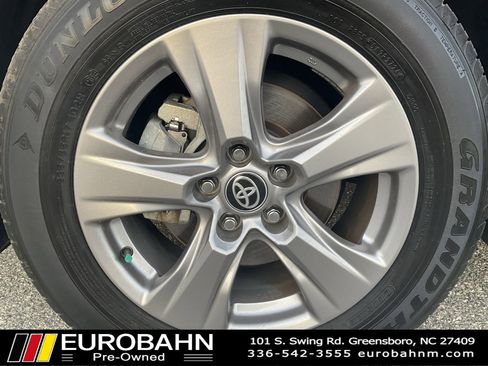 Used 2024 Toyota RAV4 XLE w/ Convenience Package image 32