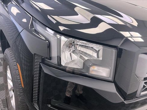 Certified 2024 Nissan Frontier SV image 24