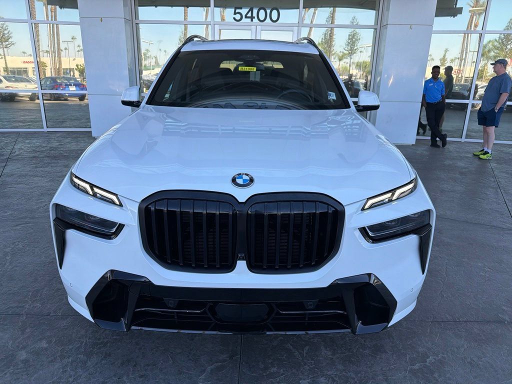 Used 2027 BMW X7 xDrive40i w/ M Sport Package AWD/4WD image 2