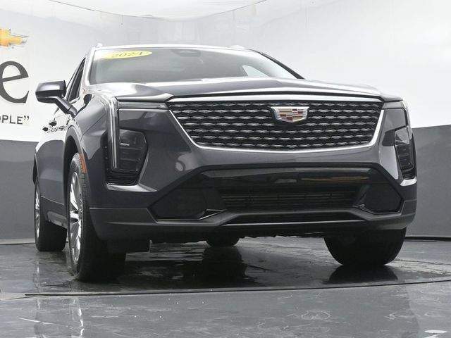 Used 2024 Cadillac XT4 Premium Luxury w/ Cold Weather Package AWD/4WD image 3