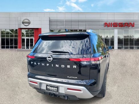 New 2025 Nissan Pathfinder Platinum image 2