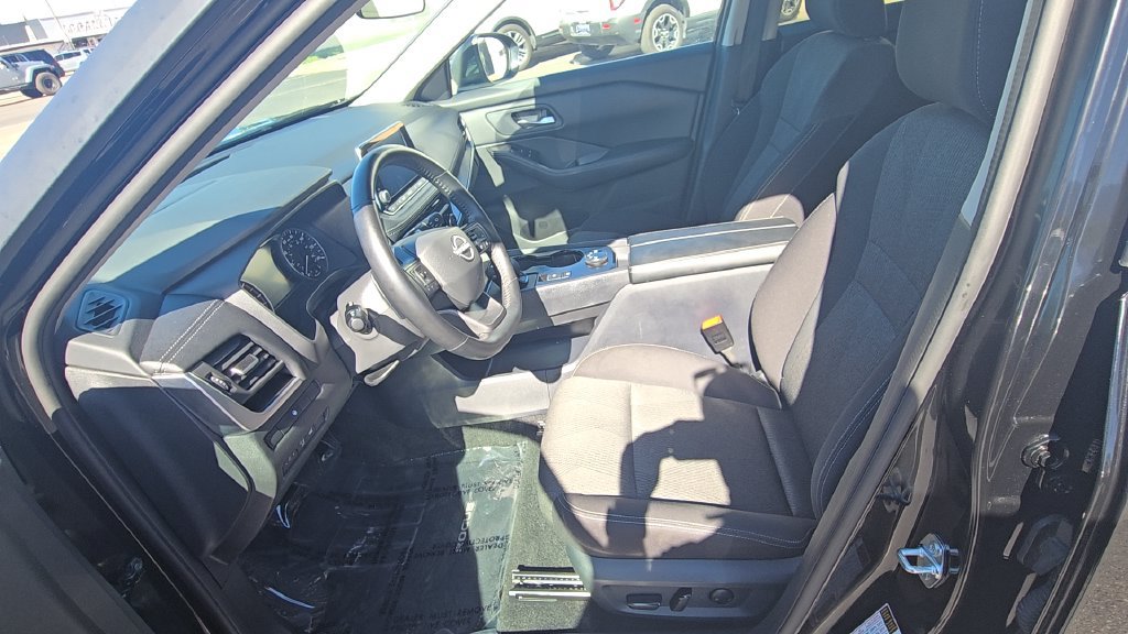 Used 2025 Nissan Rogue SV AWD/4WD image 12