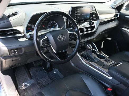 Used 2020 Toyota Highlander Limited FWD image 9