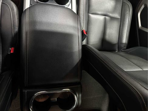 Used 2019 Nissan Titan SL w/ Off-Road Package image 17