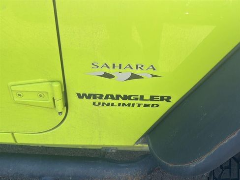 Used 2017 Jeep Wrangler Unlimited Sahara w/ Dual Top Group AWD/4WD image 19