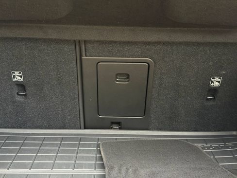Certified 2023 Volvo C40 P8 Recharge Plus w/ Protection Package Premier AWD/4WD image 28