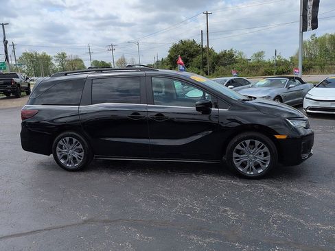 Used 2025 Honda Odyssey Touring image 2