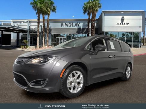 Used 2019 Chrysler Pacifica Touring Plus w/ Tire & Wheel Group FWD image 1