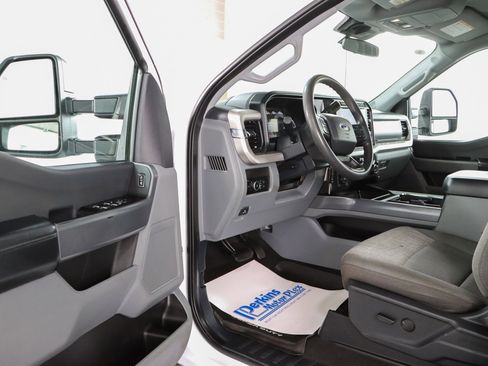 Used 2024 Ford F250 XLT w/ FX4 Off-Road Package image 3