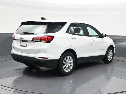 Used 2022 Chevrolet Equinox LS FWD image 5