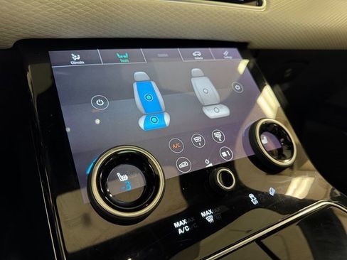 Used 2018 Land Rover Range Rover Velar R-Dynamic SE image 17