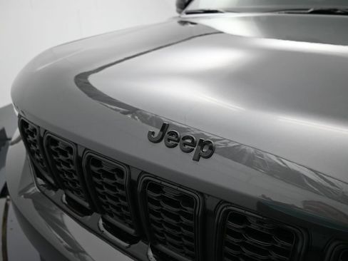 New 2025 Jeep Grand Cherokee Altitude image 28