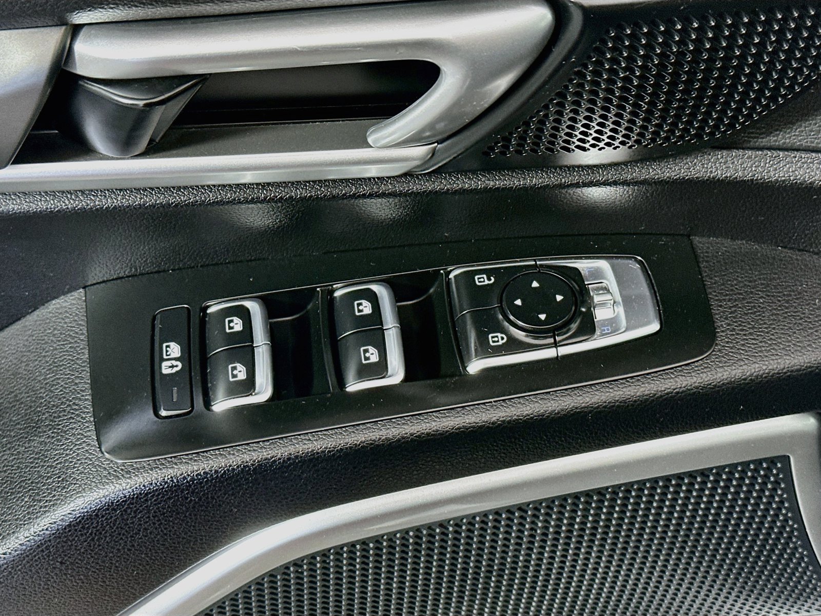 Used 2022 Kia Telluride S AWD/4WD image 18