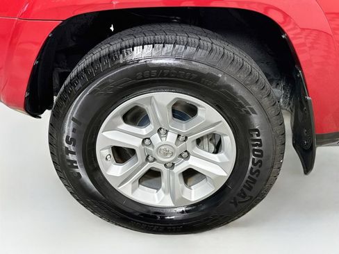 Used 2019 Toyota 4Runner SR5 AWD/4WD image 24