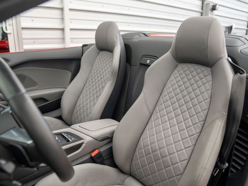 Used 2017 Audi R8 V10 image 13