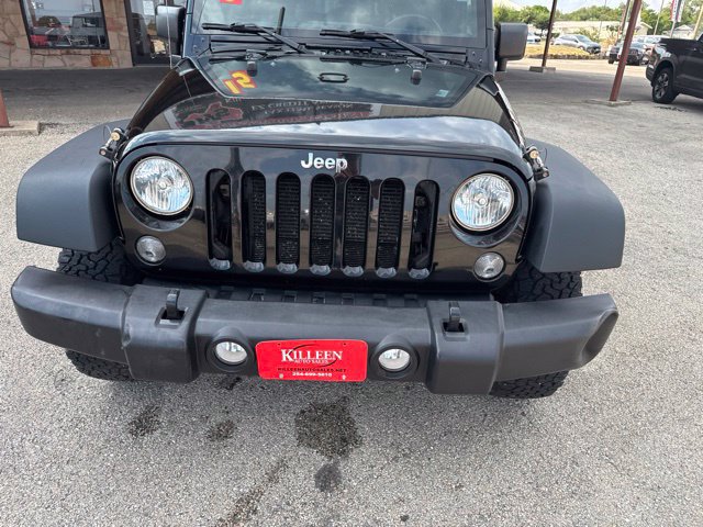 Used 2015 Jeep Wrangler Unlimited Rubicon w/ Connectivity Group AWD/4WD image 16