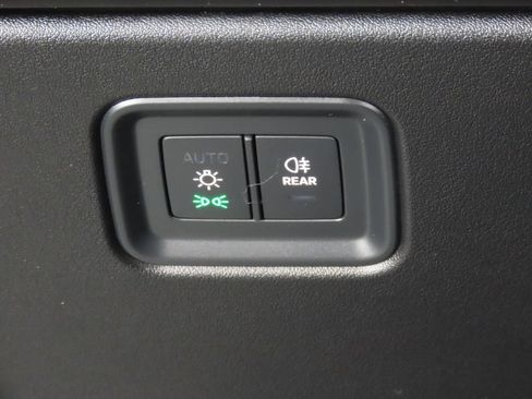 Certified 2025 Porsche Macan 4 Electric AWD/4WD image 25