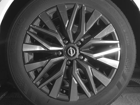 Used 2025 Nissan Altima 2.5 SV image 14