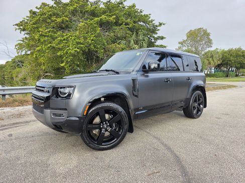 Used 2023 Land Rover Defender 110 image 1