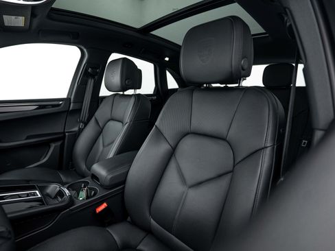 Certified 2026 Porsche Macan Turbo AWD/4WD image 19