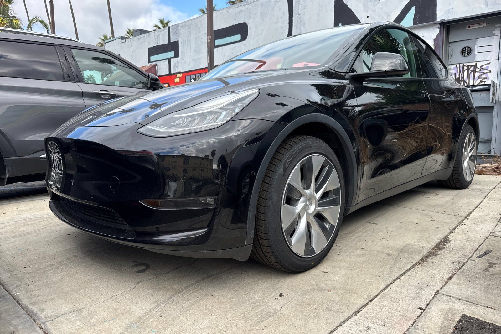 Used 2022 Tesla Model Y Long Range AWD/4WD image 3