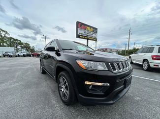 Used 2019 Jeep Compass Latitude w/ Cold Weather Group image 1