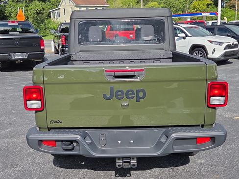 Certified 2023 Jeep Gladiator Sport w/ Trailer Tow Package AWD/4WD image 5