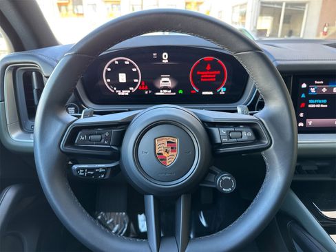 Used 2025 Porsche Cayenne image 25