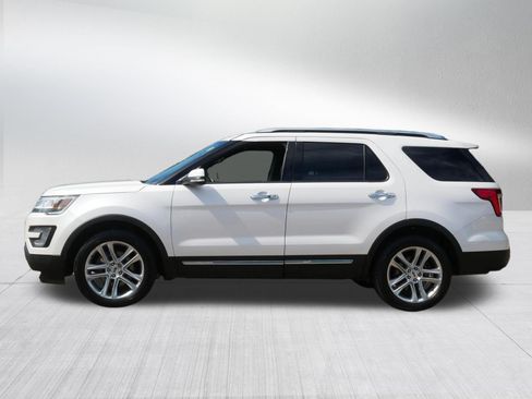 Used 2017 Ford Explorer Limited w/ Class II Trailer Tow Package AWD/4WD image 4
