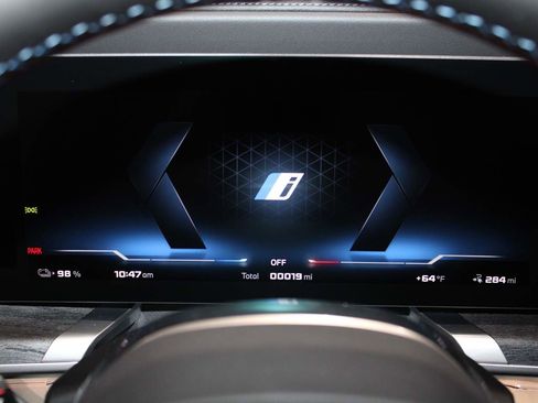 New 2026 BMW i7 M70 w/ Executive Package image 21