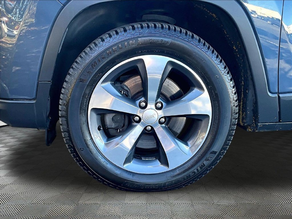 Used 2019 Jeep Cherokee Limited AWD/4WD image 7