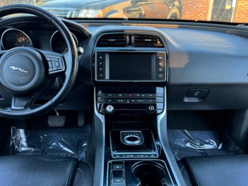 Used 2017 Jaguar XE Prestige image 19