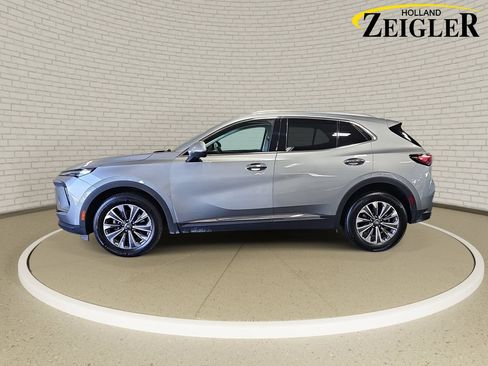Used 2025 Buick Envision Preferred AWD/4WD image 8