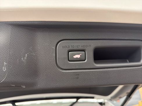 Used 2025 Honda Pilot Touring image 40